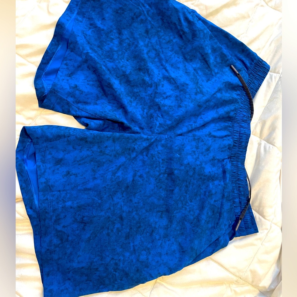 Lululemon Pacebreaker LL Shorts (7 in)